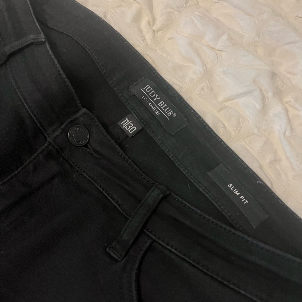 JUDY BLUE, NWOT, distressed knees, black